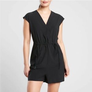 Athleta Marlow Romper Black Sleeveless V Neck Stretch Casual Travel Size Small